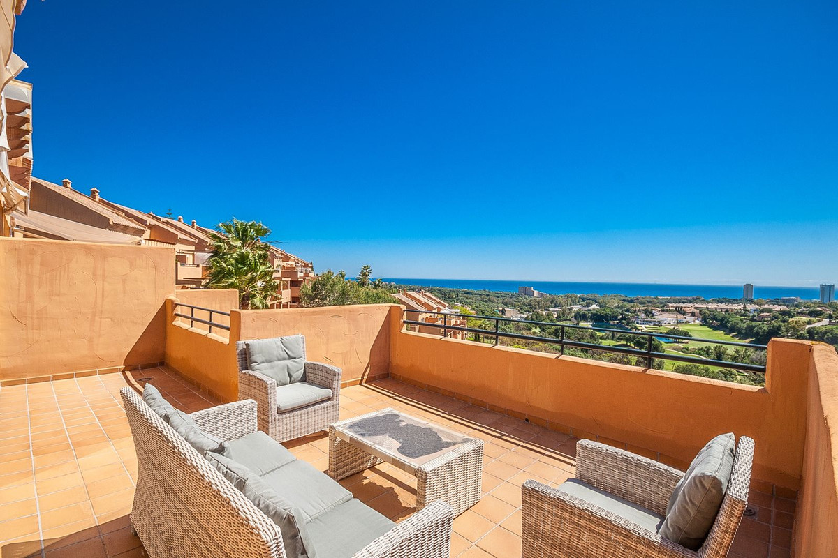 Penthouse in Elviria - view 1